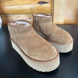 Women’s Ugg mini platform boots Size 7